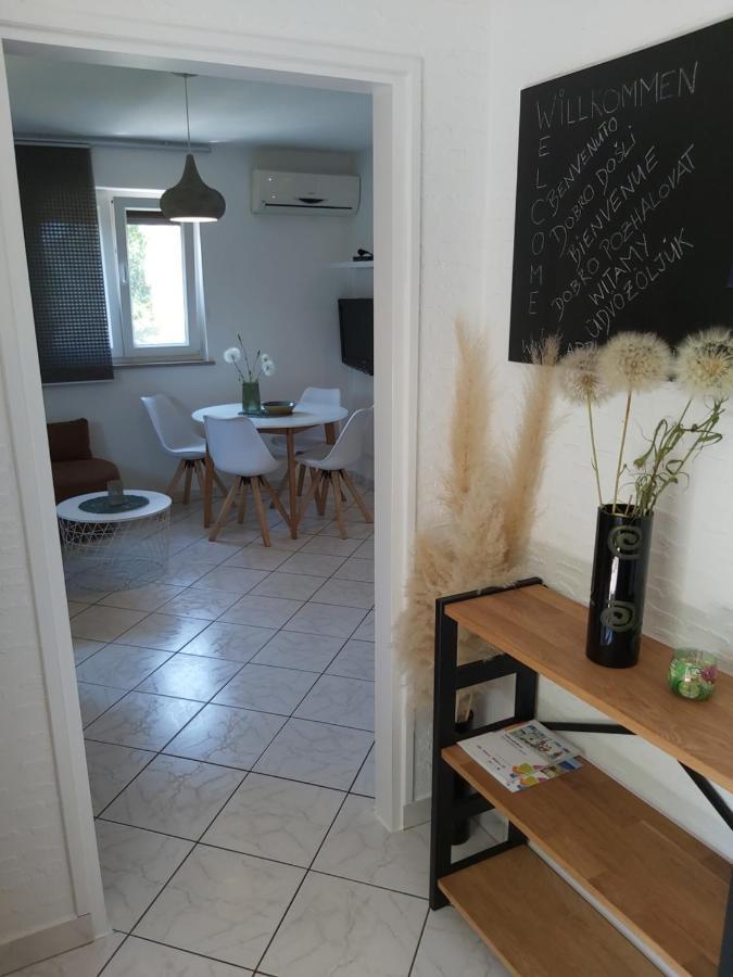 Ferienwohnung Mit 2 Schlafzimmer Oder Studio Apartment - Istrien-Fiorini Brtonigla Kültér fotó