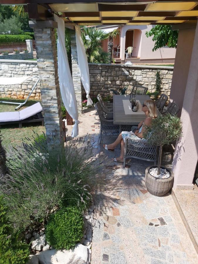 Ferienwohnung Mit 2 Schlafzimmer Oder Studio Apartment - Istrien-Fiorini Brtonigla Kültér fotó