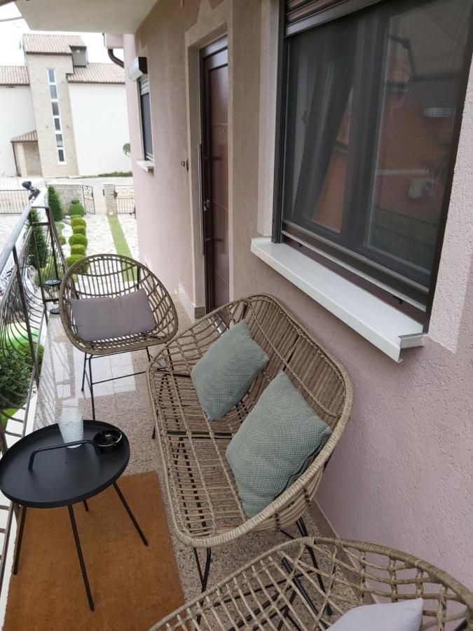 Ferienwohnung Mit 2 Schlafzimmer Oder Studio Apartment - Istrien-Fiorini Brtonigla Kültér fotó