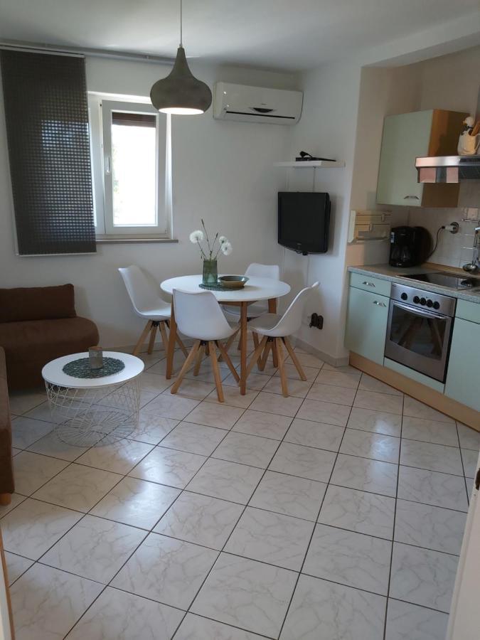 Ferienwohnung Mit 2 Schlafzimmer Oder Studio Apartment - Istrien-Fiorini Brtonigla Kültér fotó