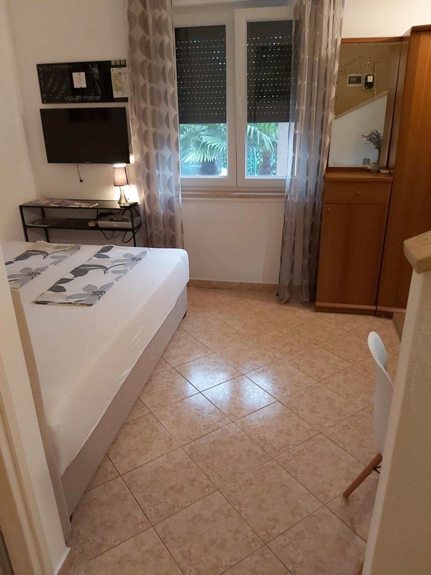 Ferienwohnung Mit 2 Schlafzimmer Oder Studio Apartment - Istrien-Fiorini Brtonigla Kültér fotó